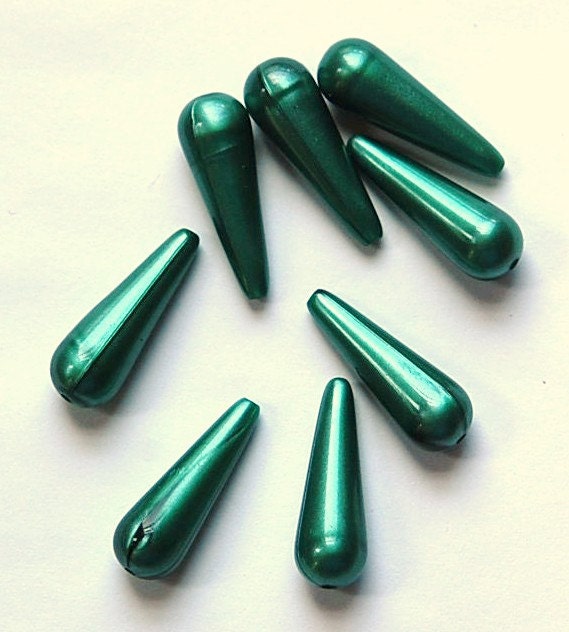 Vintage Acrylic Metalic Green Moonglow Teardrop Beads sm bds094E
