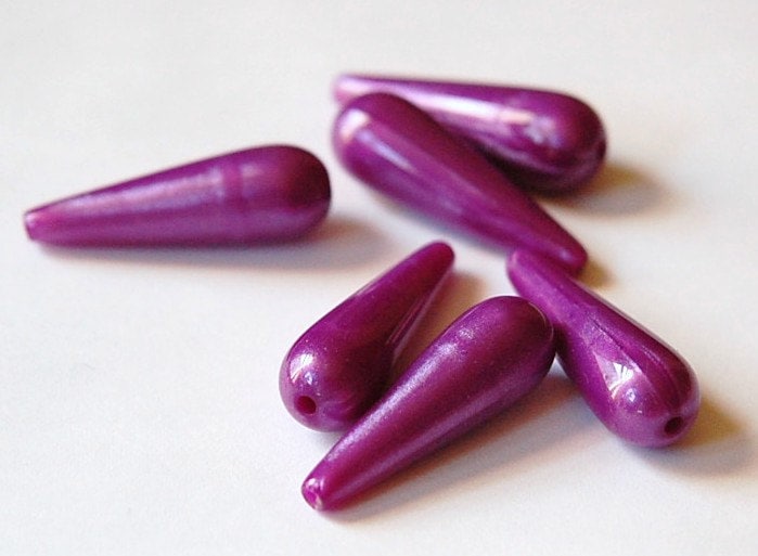 Vintage Acrylic Metalic Purple Moonglow Teardrop Beads lg bds095A