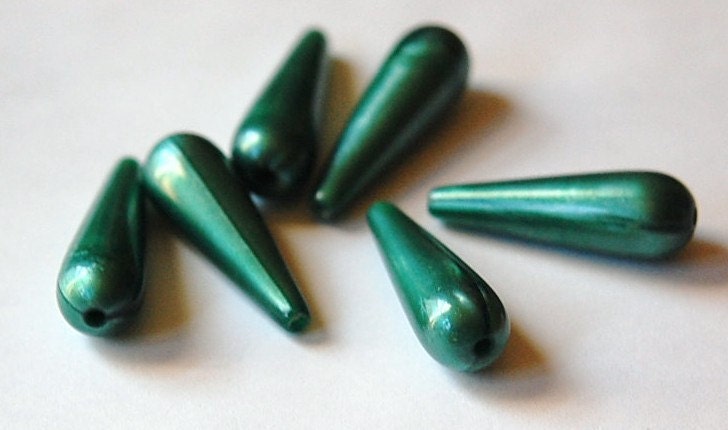 Vintage Acrylic Metalic Green Moonglow Teardrop Beads lg bds095E