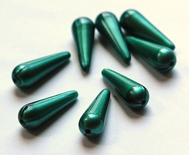 Vintage Acrylic Metalic Green Moonglow Teardrop Beads sm bds094E
