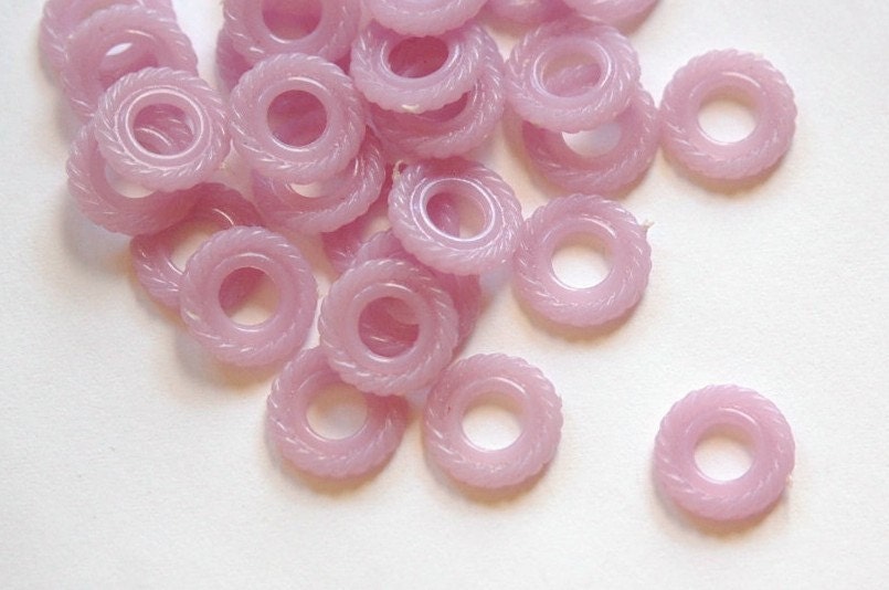Vintage Light Purple Plastic Ring Beads bds002B