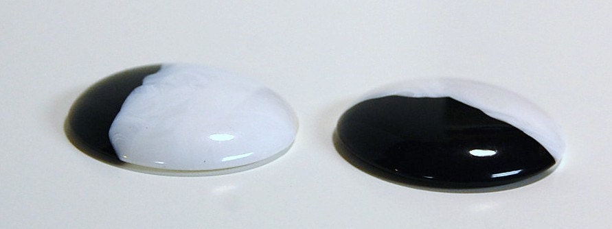 Vintage Black and White Acrylic Cabochons 34mm cab157A