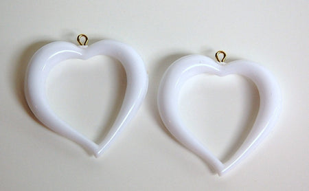 Vintage White Acrylic Open Heart Pendants pnd059