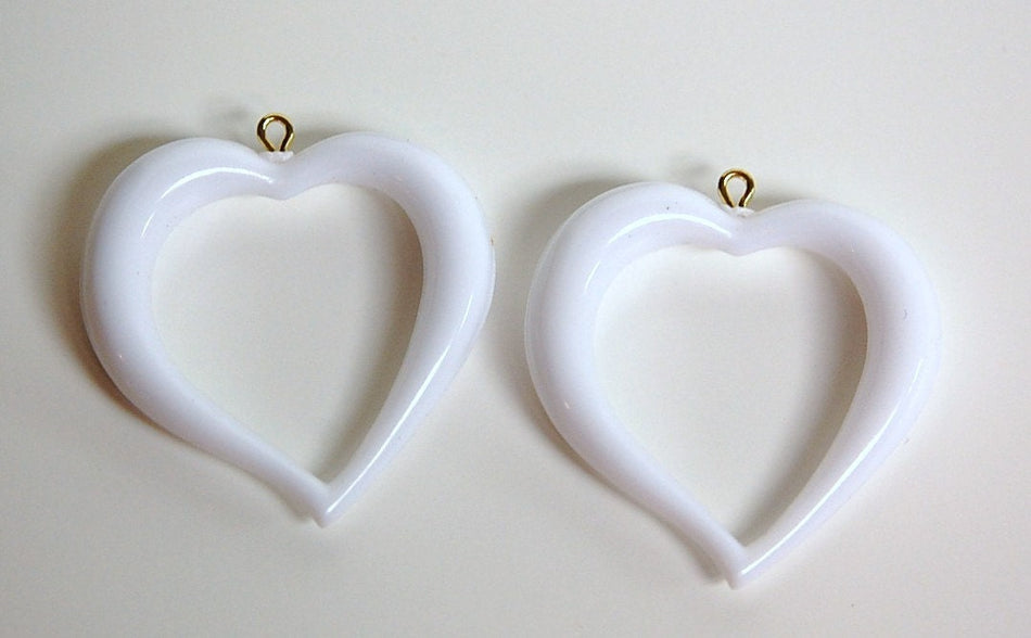 Vintage White Acrylic Open Heart Pendants pnd059