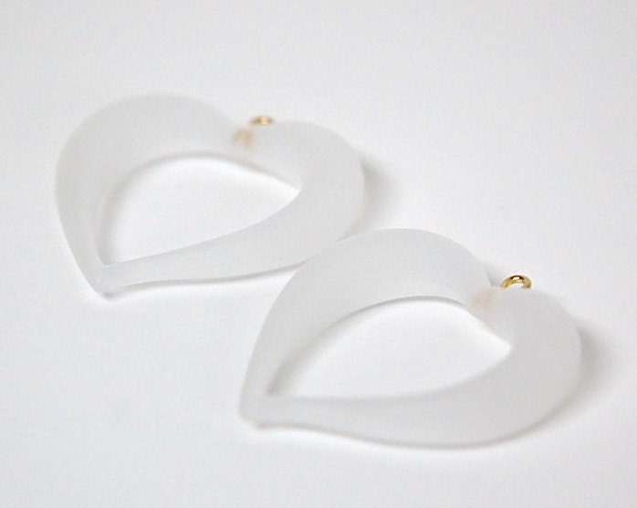 Vintage Matte Crystal Acrylic Open Heart Pendants pnd059B