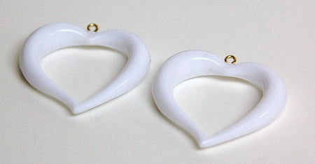 Vintage White Acrylic Open Heart Pendants pnd059