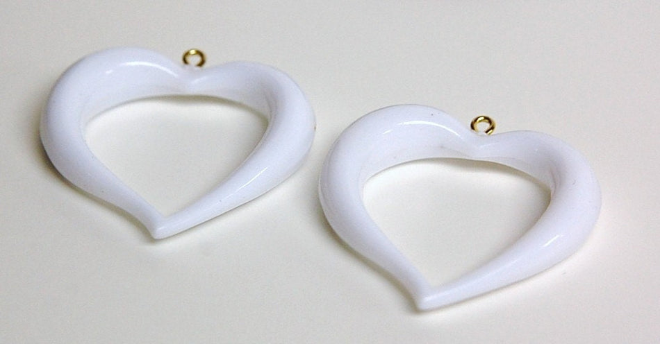 Vintage White Acrylic Open Heart Pendants pnd059