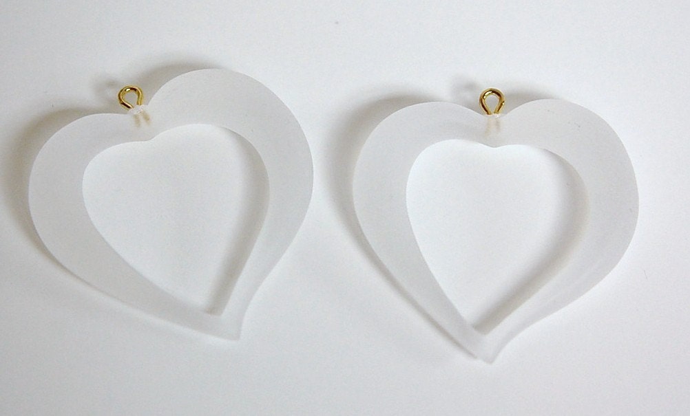 Vintage Matte Crystal Acrylic Open Heart Pendants pnd059B