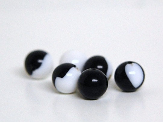 Vintage Black and White Pattern Chunky Acrylic Beads 12mm (6) bds125B