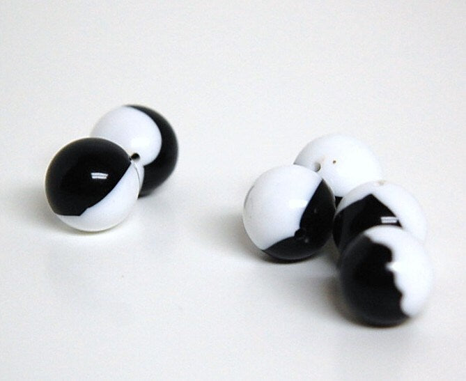 Vintage Black and White Pattern Chunky Acrylic Beads 13mm (6) bds125A