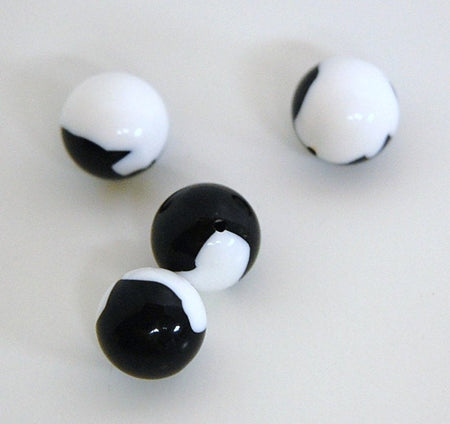 Vintage Black and White Pattern Chunky Acrylic Beads 15mm (4) bds125