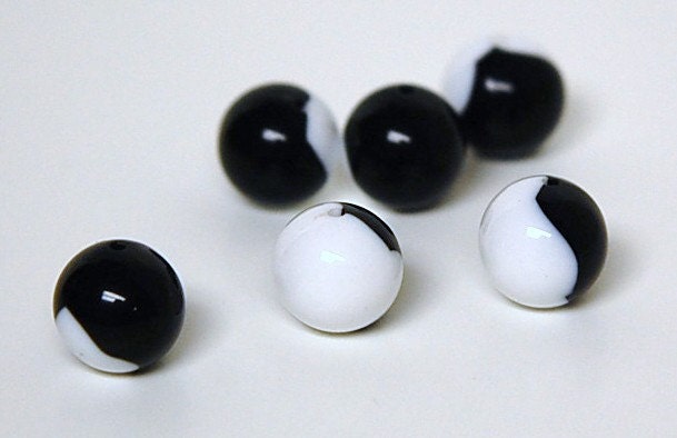 Vintage Black and White Pattern Chunky Acrylic Beads 10mm (6) bds125C