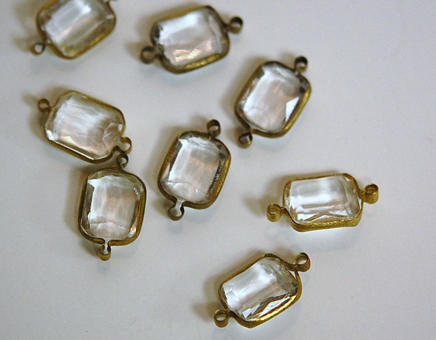 2 Loop Vintage Clear Acrylic Faceted Channel Set Drops chr159H