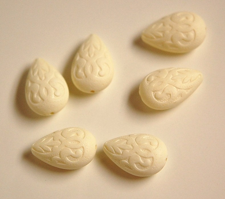 Vintage Style Creamy Ivory Etched Tear Drop Beads 19mm (6) bds120F