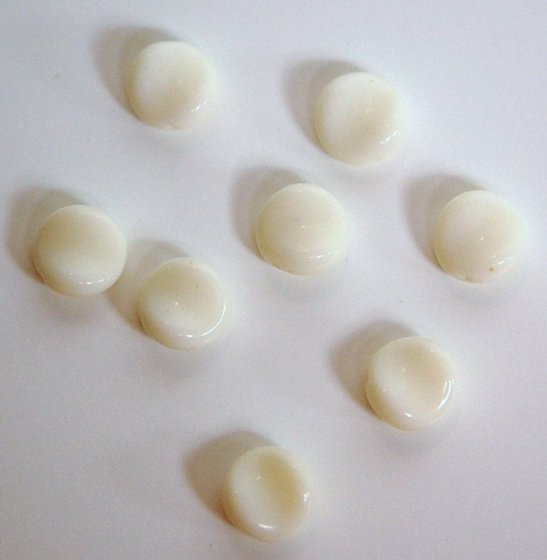 Vintage Light Cream Glass Curved Round Beads 10mm grm024
