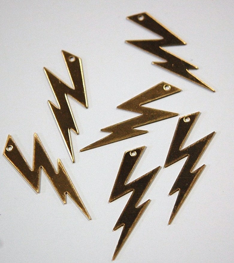 1 Hole Raw Brass Lightning Bolt Charm Pendant (6) mtl269A