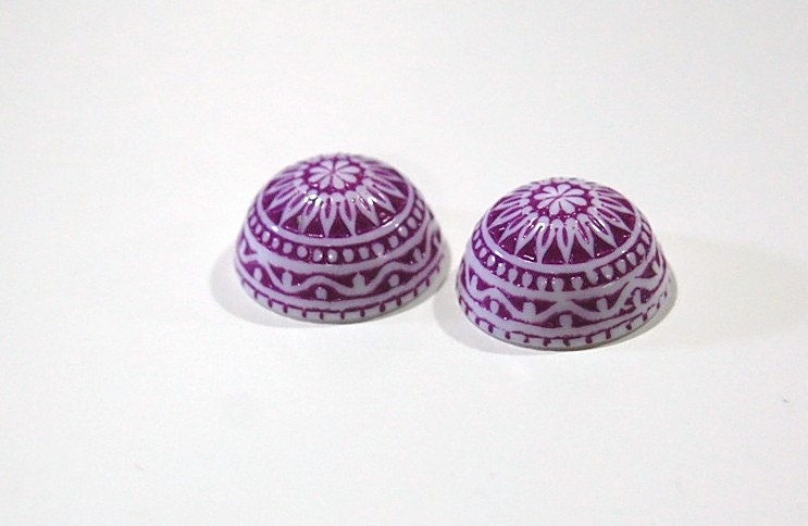 Vintage Etched Mosaic Purple and White Cabochons 18mm (2) cab710A