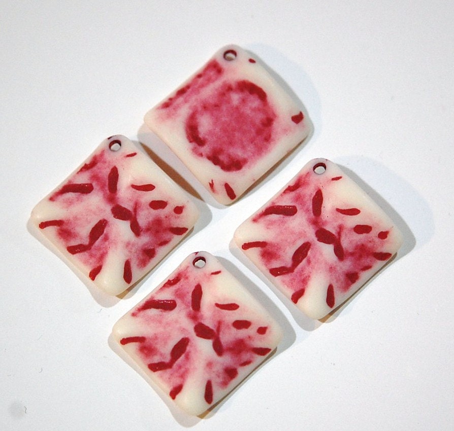 Vintage Matte Raspberry Pink on Soft White Etched Square Wavy Acrylic Pendants 20mm (4) pnd149D
