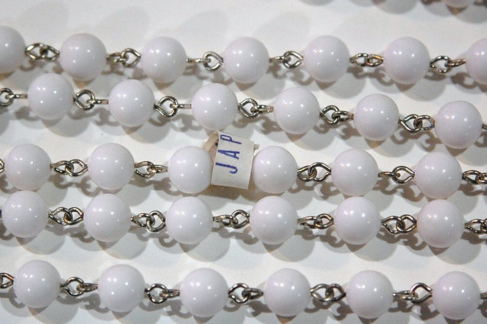 Vintage White Plastic Beaded Chain Silver Tone Links Japan chn064