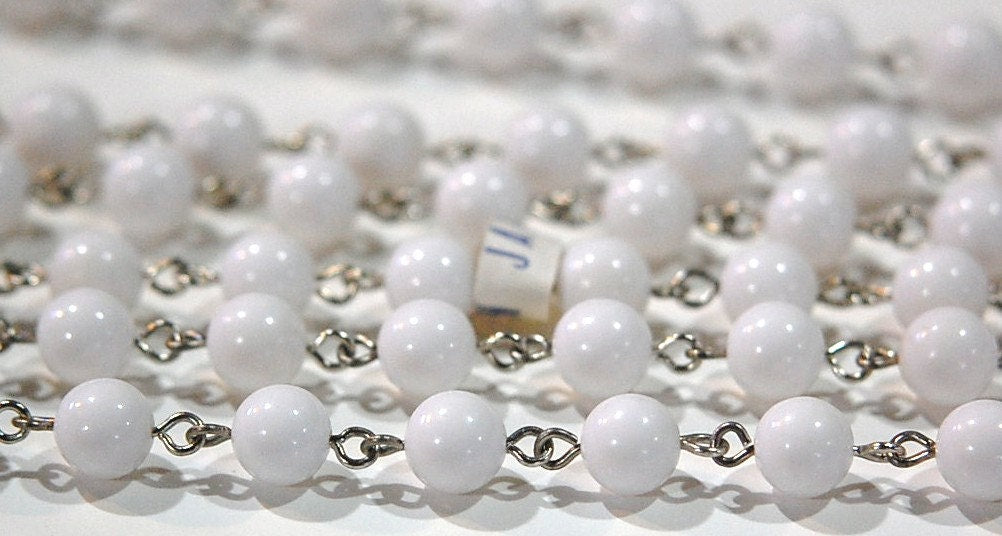 Vintage White Plastic Beaded Chain Silver Tone Links Japan chn064