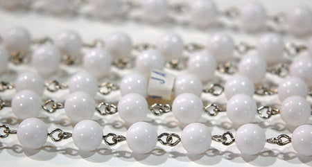 Vintage White Plastic Beaded Chain Silver Tone Links Japan chn064