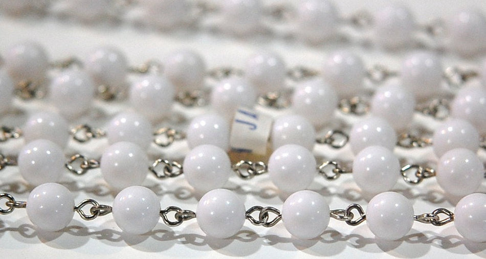 Vintage White Plastic Beaded Chain Silver Tone Links Japan chn064