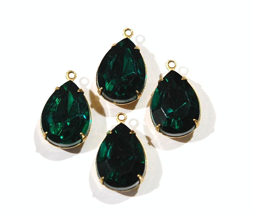 Vintage Faceted Acrylic Emerald Teardrops in 1 Loop Brass Setting 18x13mm par004K