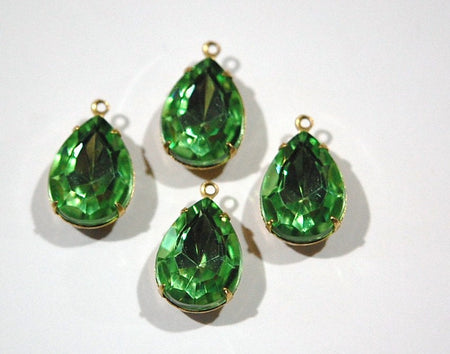 Vintage Faceted Acrylic Peridot Teardrops in 1 Loop Brass Setting 18mm x 13mm par004G