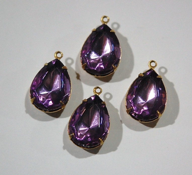 Vintage Faceted Acrylic Light Amethyst Teardrops in 1 Loop Brass Setting 18mm x 13mm par004N