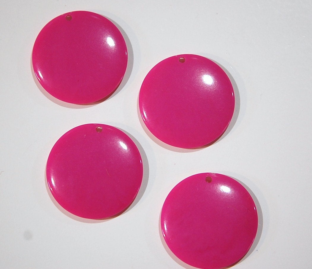 Vintage Acrylic Pink Circle Disc Charm Pendant chr179