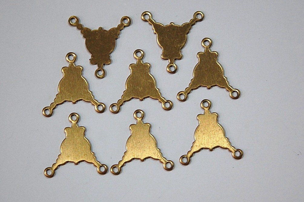 3 Loop Raw Brass Scalloped Triangle Connector (8) mtl129