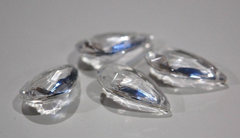 Vintage Acrylic Clear Faceted Prism Pendants Drops bds358