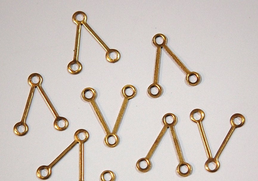3 Loop Raw Brass Long V Shaped Connector Link (8) mtl125A