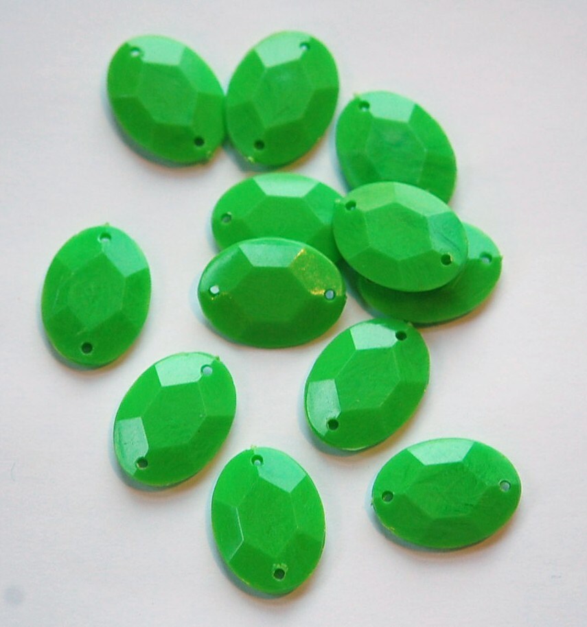Vintage Bright Green Plastic Faceted Drops Connectors bds031C
