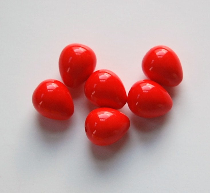 Vintage Acrylic Chubby Orange Teardrop Beads (6) bds636B