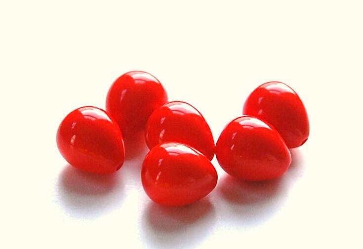 Vintage Acrylic Chubby Orange Teardrop Beads (6) bds636B