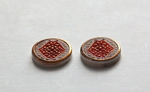 Vintage White Glass Pressed Flower Design Red and Gold 18mm cab361