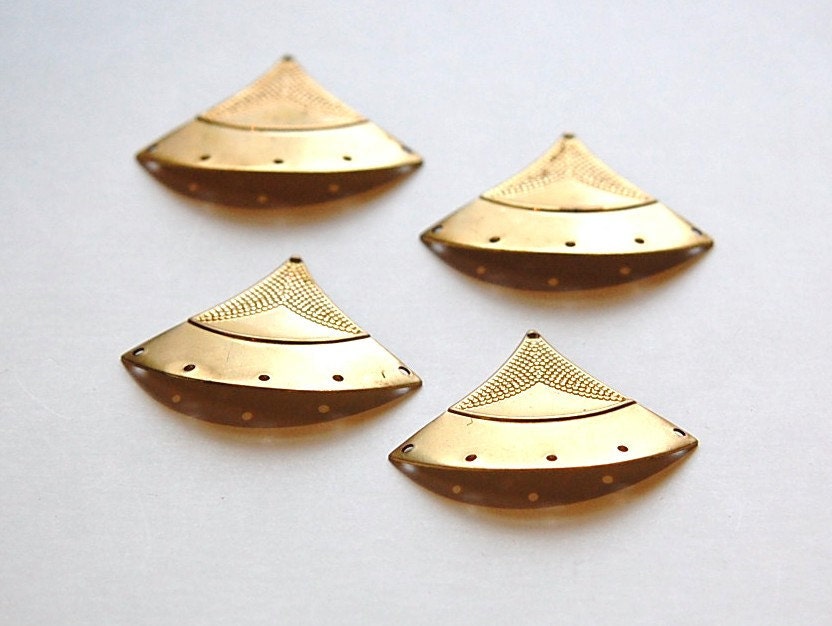 6 Hole Raw Brass Dapped Triangle Tribal Pendant Connector (4) mtl180
