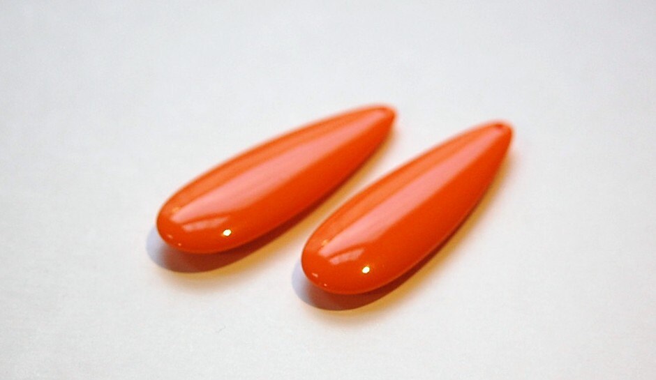 Vintage Acrylic Orange Teardrop Pendants MD (2) pnd144