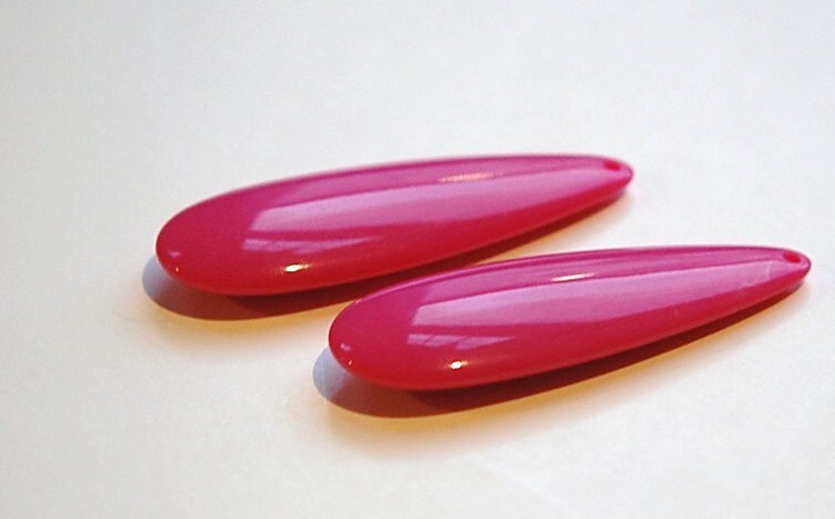 Vintage Acrylic Pink Teardrop Pendants SM (2) pnd143B