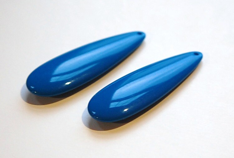 Vintage Acrylic Blue Teardrop Pendants SM (2) pnd143E
