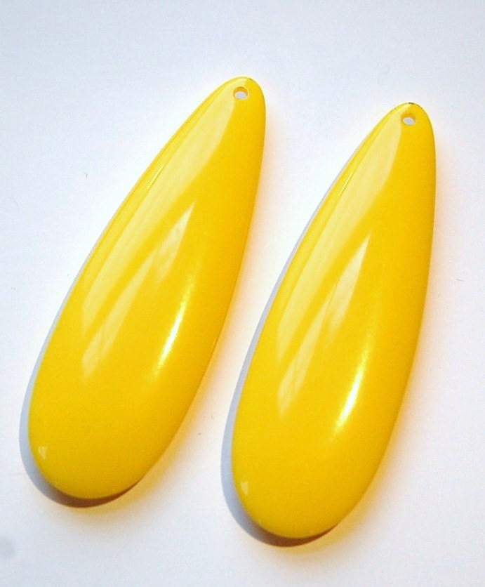 Vintage Acrylic Yellow Teardrop Pendants MD (2) pnd144A