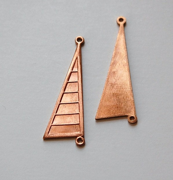 Raw Brass Tapered Triangle Connector Drops mtl325