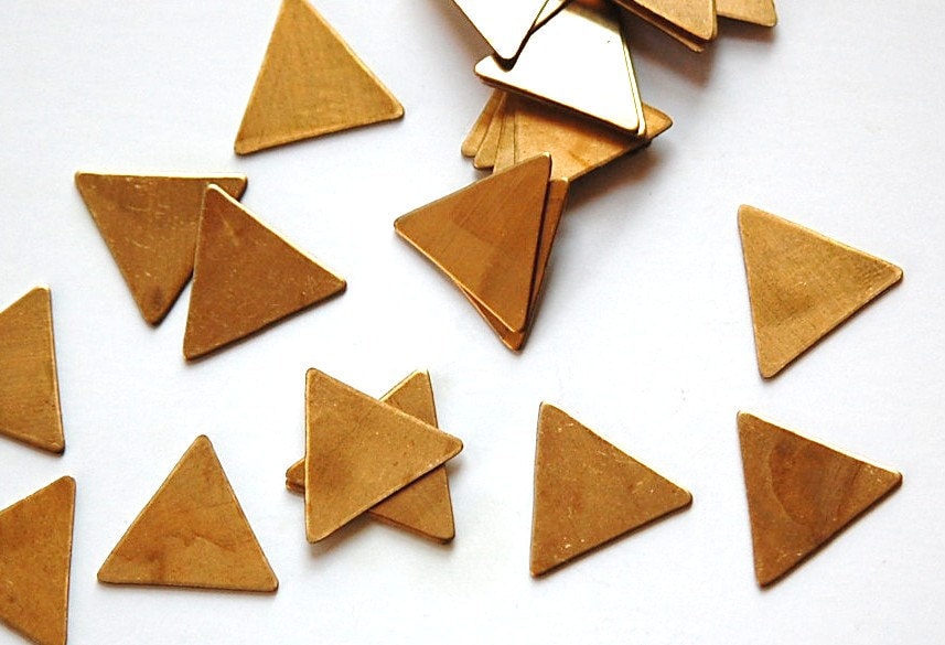 No Hole Raw Brass Flat Triangle Charms Drops 16mm (8) mtl202E