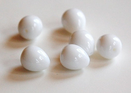 Vintage Acrylic Chubby White Teardrop Beads (6) bds636C