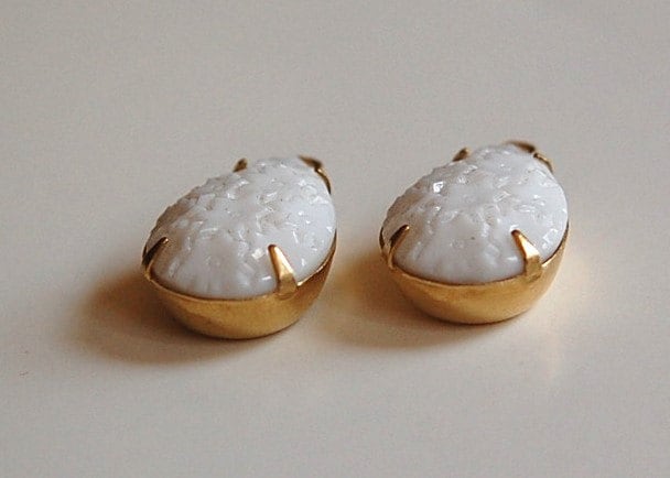 Vintage Floral Etched White Glass Teardrop Stones in 1 Loop Brass Setting 18x13mm (2) par004Y