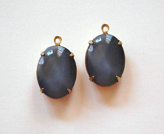 Vintage Gray Moonglow Glass Stone in 1 Loop Brass Setting ovl003AA