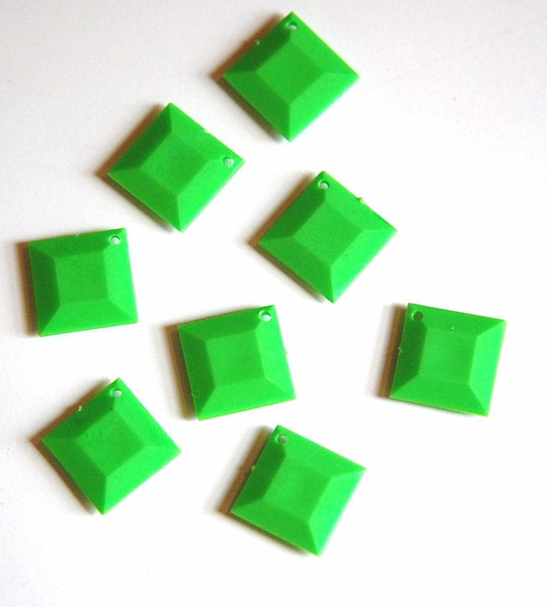 Vintage Bright Green Acrylic Faceted Square Charms Drops bds201