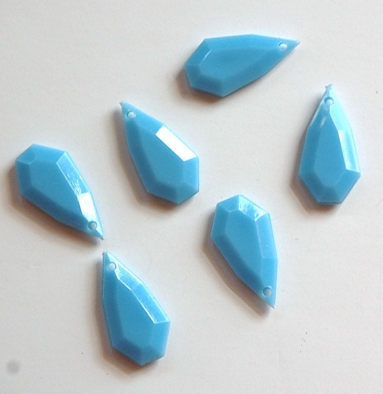 Vintage Blue Plastic Faceted Teardrop Charm Bead bds968