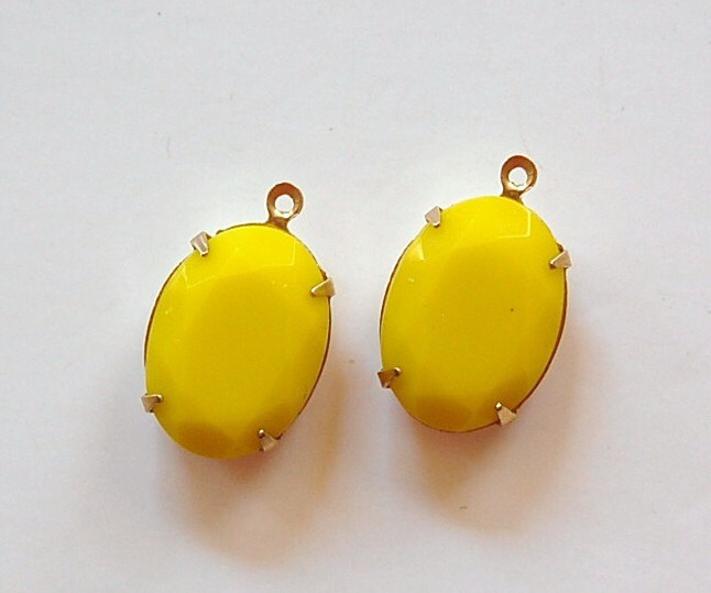 Vintage Opaque Yellow Faceted Stone in 1 Loop Brass Setting ovl003S
